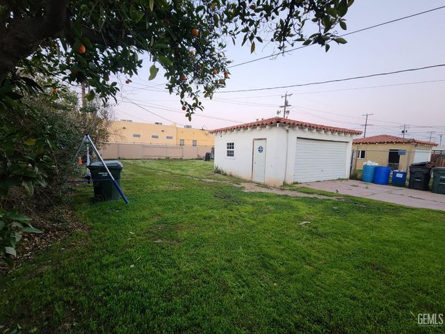 2106 Monterey Street, Bakersfield, CA 93305