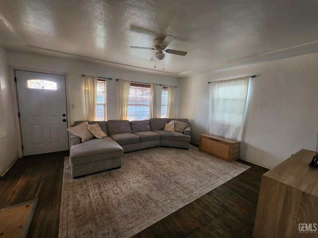 2106 Monterey Street, Bakersfield, CA 93305