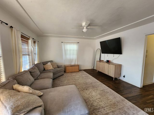 2106 Monterey Street, Bakersfield, CA 93305