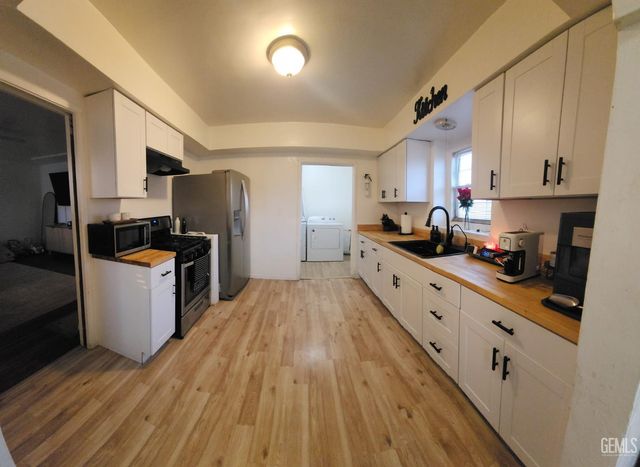 2106 Monterey Street, Bakersfield, CA 93305