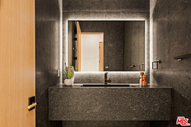 4528 Matilija Avenue, Sherman Oaks, CA 91423