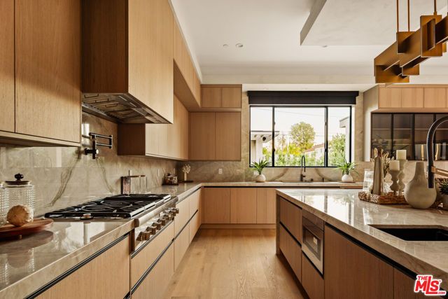 4528 Matilija Avenue, Sherman Oaks, CA 91423