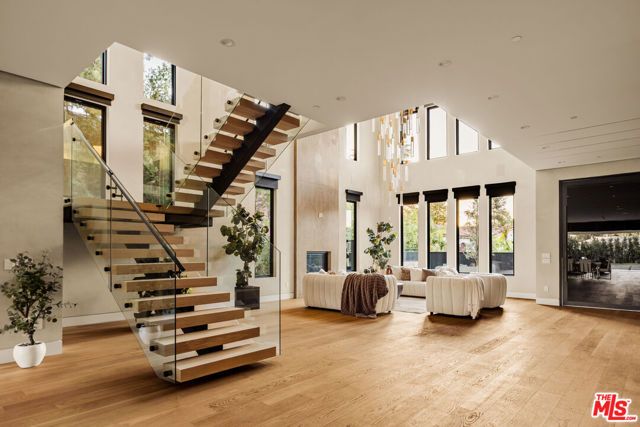 4528 Matilija Avenue, Sherman Oaks, CA 91423