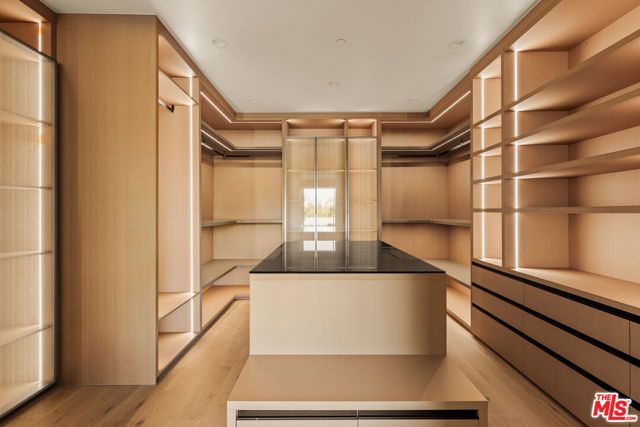 4528 Matilija Avenue, Sherman Oaks, CA 91423