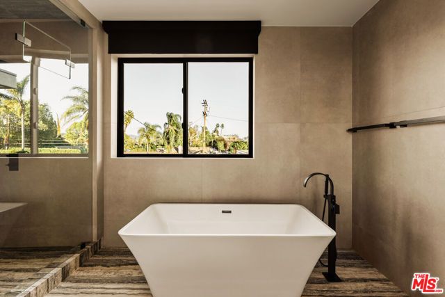 4528 Matilija Avenue, Sherman Oaks, CA 91423