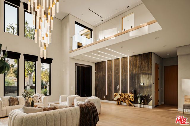 4528 Matilija Avenue, Sherman Oaks, CA 91423