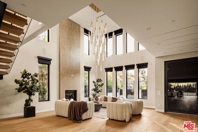 4528 Matilija Avenue, Sherman Oaks, CA 91423