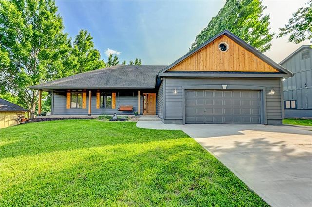 1103 Brookside Place, Raymore, MO 64083