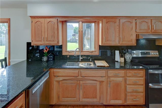 1103 Brookside Place, Raymore, MO 64083