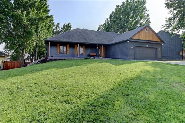 1103 Brookside Place, Raymore, MO 64083