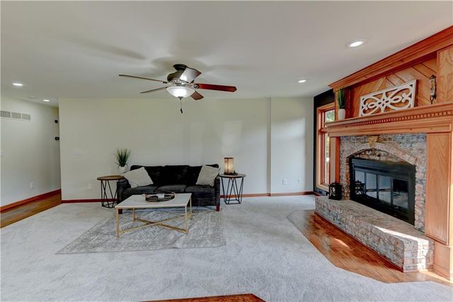 1103 Brookside Place, Raymore, MO 64083