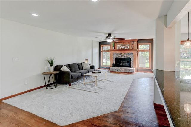 1103 Brookside Place, Raymore, MO 64083