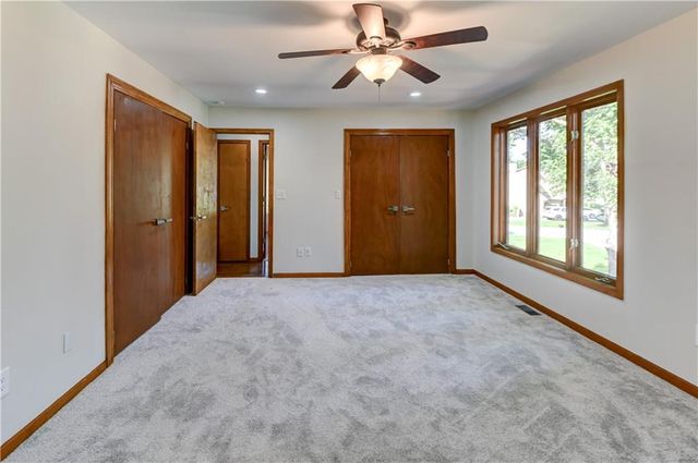 1103 Brookside Place, Raymore, MO 64083