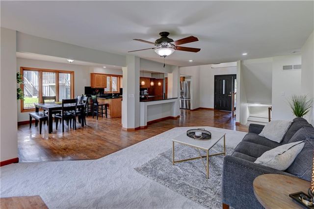 1103 Brookside Place, Raymore, MO 64083