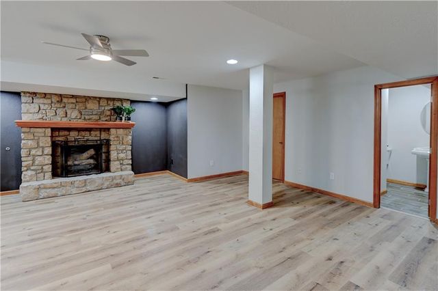 1103 Brookside Place, Raymore, MO 64083
