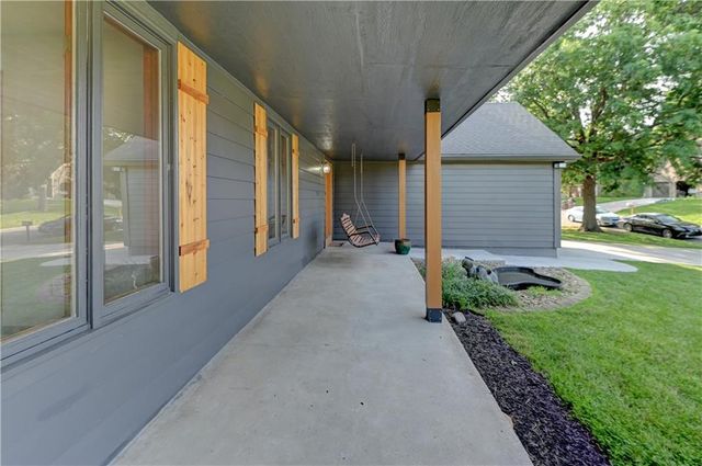 1103 Brookside Place, Raymore, MO 64083
