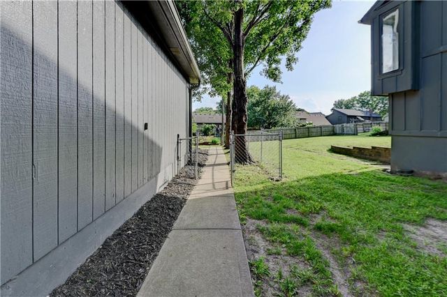 1103 Brookside Place, Raymore, MO 64083