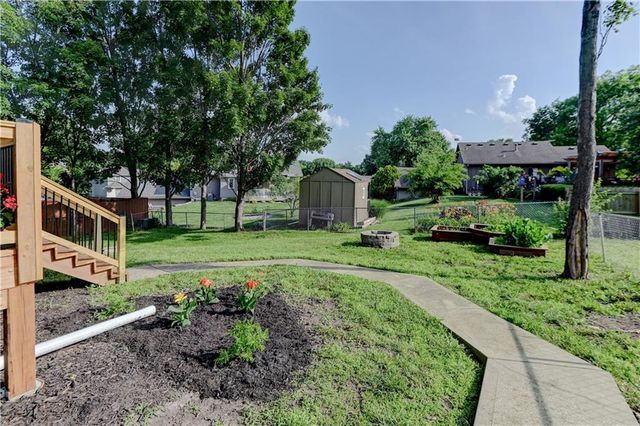 1103 Brookside Place, Raymore, MO 64083