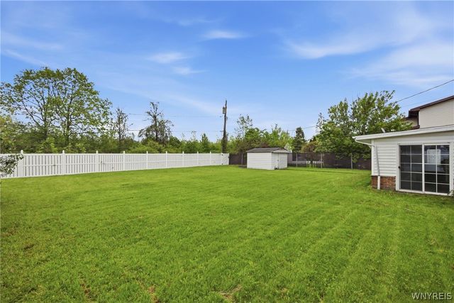 8860 Disney Drive, Niagara, NY 14304