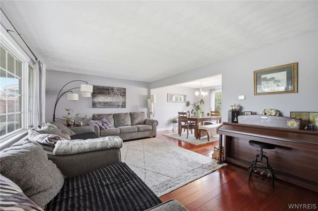 8860 Disney Drive, Niagara, NY 14304