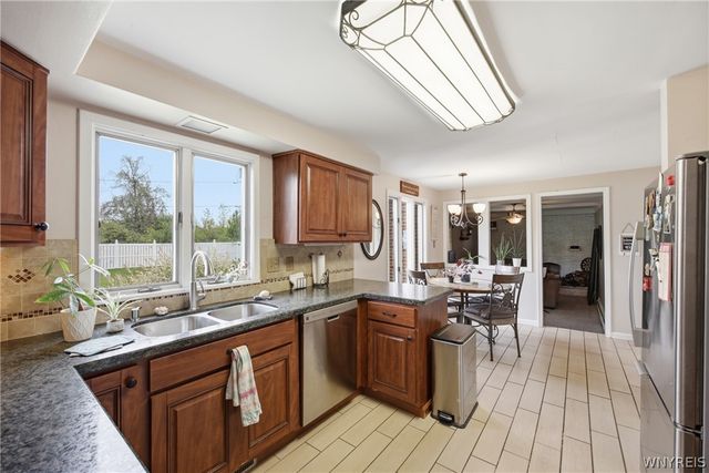 8860 Disney Drive, Niagara, NY 14304