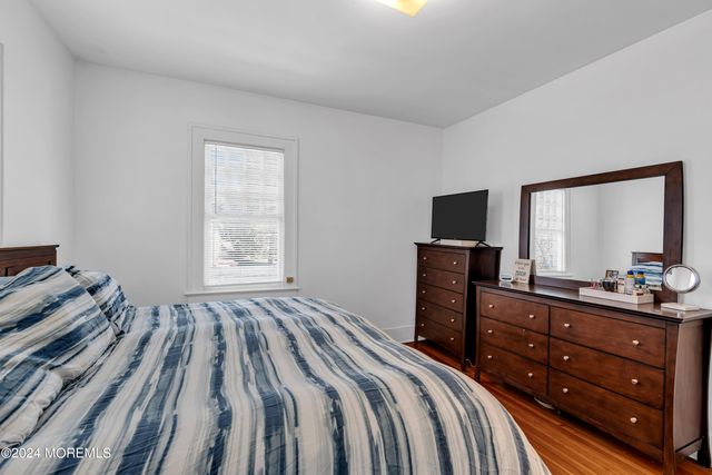 17 Lakeview Road, Deal, NJ 07723