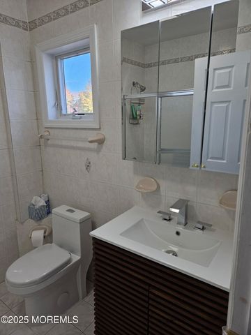 17 Lakeview Road, Deal, NJ 07723