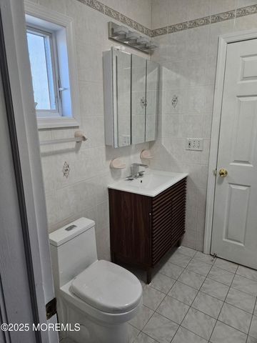 17 Lakeview Road, Deal, NJ 07723