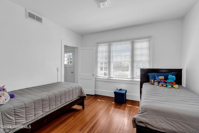 17 Lakeview Road, Deal, NJ 07723