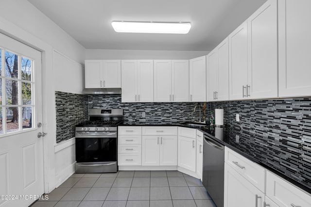 17 Lakeview Road, Deal, NJ 07723