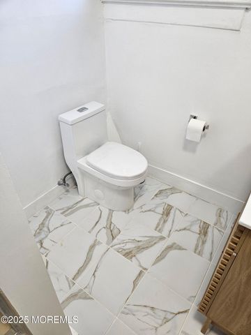 17 Lakeview Road, Deal, NJ 07723