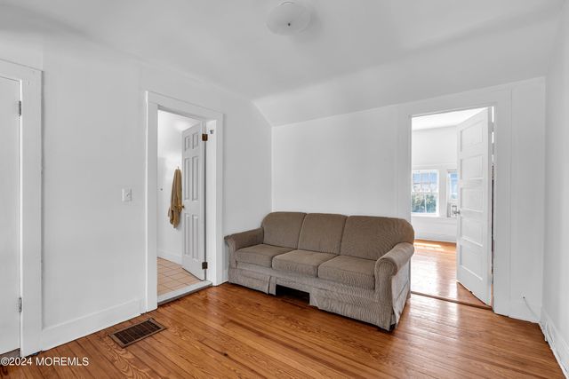 17 Lakeview Road, Deal, NJ 07723