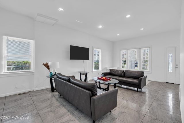17 Lakeview Road, Deal, NJ 07723
