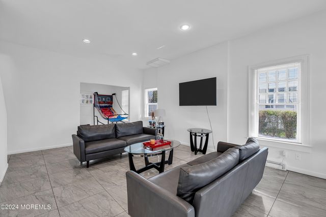 17 Lakeview Road, Deal, NJ 07723