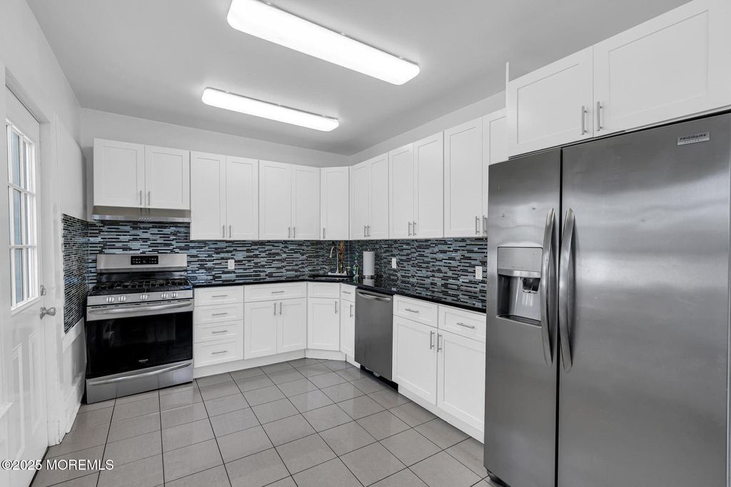 17 Lakeview Road, Deal, NJ 07723