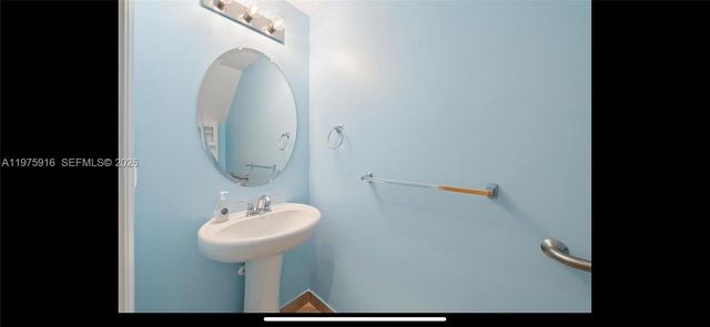 259 SW 7th Ct, Pompano Beach, FL 33060