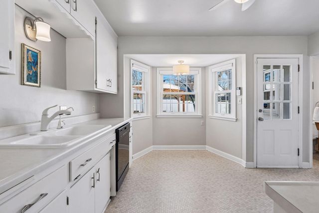 1389 Hoyt Avenue W, Falcon Heights, MN 55108