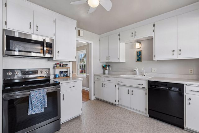 1389 Hoyt Avenue W, Falcon Heights, MN 55108