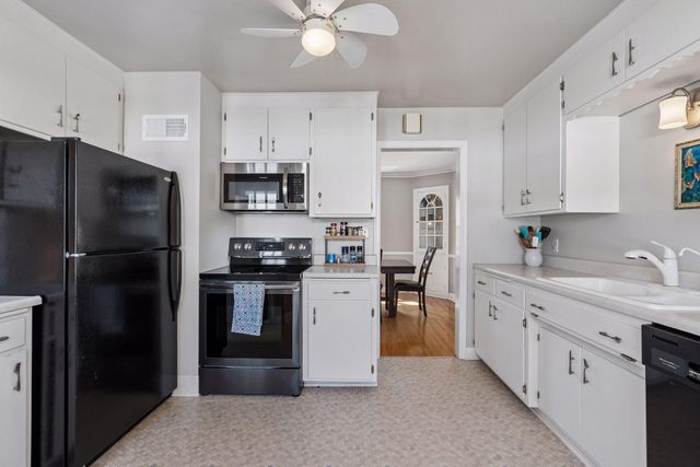 1389 Hoyt Avenue W, Falcon Heights, MN 55108