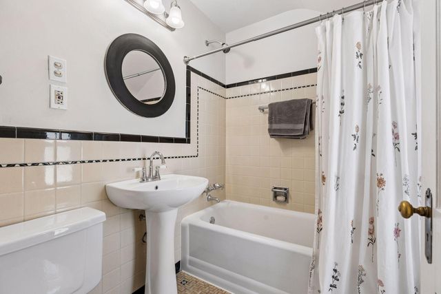 1389 Hoyt Avenue W, Falcon Heights, MN 55108