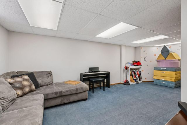 1389 Hoyt Avenue W, Falcon Heights, MN 55108