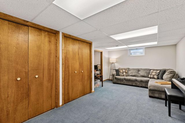 1389 Hoyt Avenue W, Falcon Heights, MN 55108