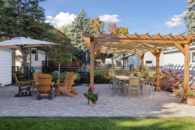 1389 Hoyt Avenue W, Falcon Heights, MN 55108