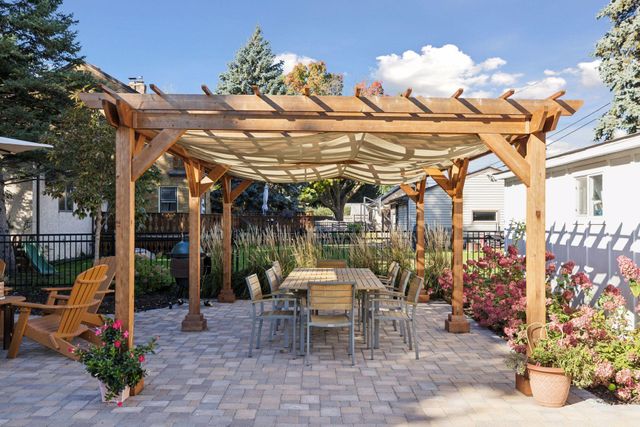 1389 Hoyt Avenue W, Falcon Heights, MN 55108