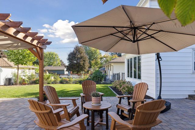 1389 Hoyt Avenue W, Falcon Heights, MN 55108