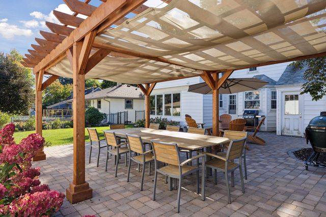 1389 Hoyt Avenue W, Falcon Heights, MN 55108