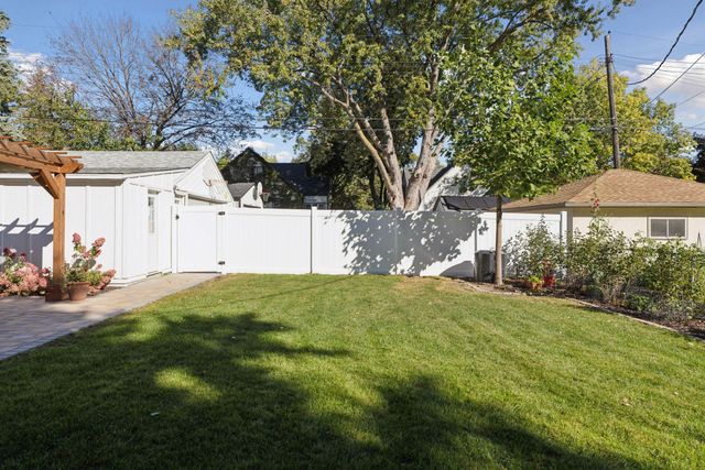 1389 Hoyt Avenue W, Falcon Heights, MN 55108