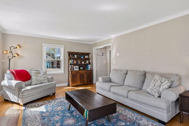 1389 Hoyt Avenue W, Falcon Heights, MN 55108