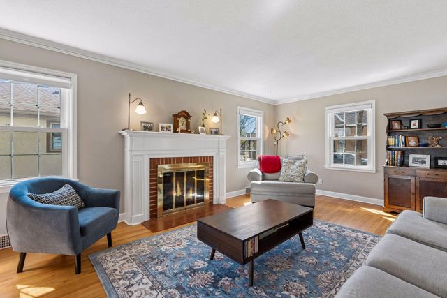 1389 Hoyt Avenue W, Falcon Heights, MN 55108