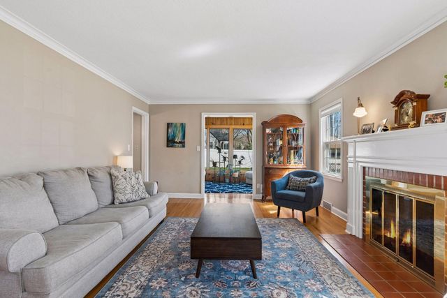 1389 Hoyt Avenue W, Falcon Heights, MN 55108